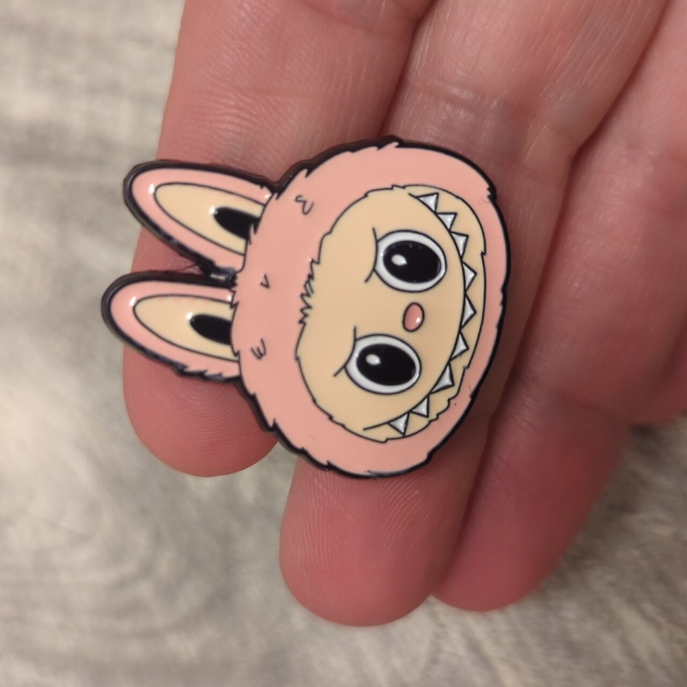 Labubu - Enamel Pin - Picture 2 of 3